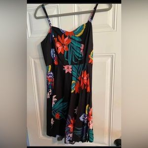 Old navy floral dress. Size medium. Great for a wedding!